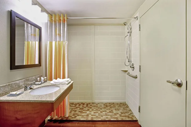 غرفة بسرير كينج لذوي الإعاقة، La Quinta Inn Williamsburg Historic Area 6/6