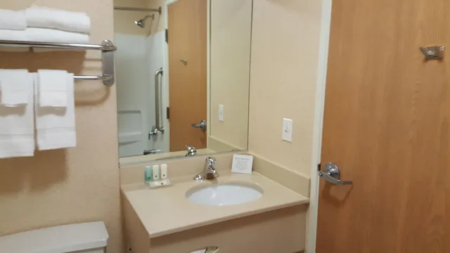 جناح بسرير كينج مع أريكة، Quality Inn & Suites Sequim at Olympic National Park 7/7