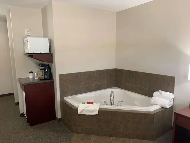 جناح بسرير كينج، Surestay Plus Hotel By Best Western Hardisty 7/7