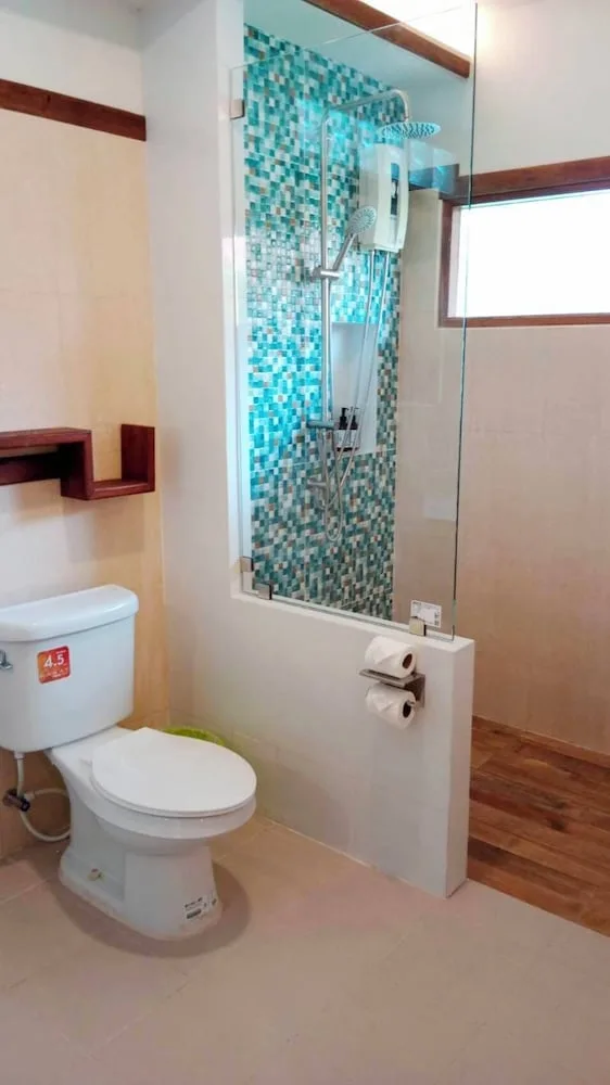 بنغل عائلي بسريرين كوين، D.R. Lanta Bay Resort 8/9