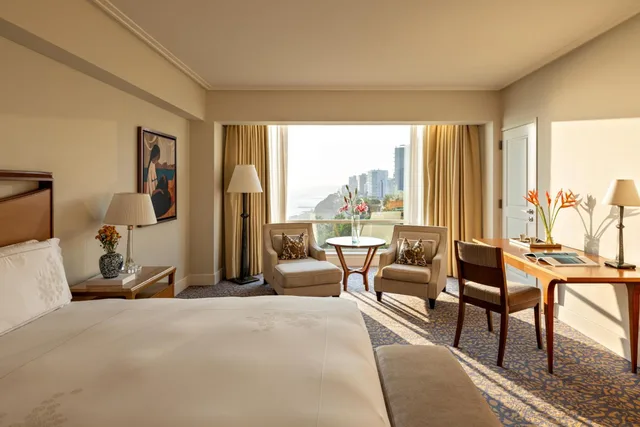 جناح كلوب جونيور ديلوكس بسرير كينج بإطلالة على البحر، Miraflores Park A Belmond Hotel 1/2