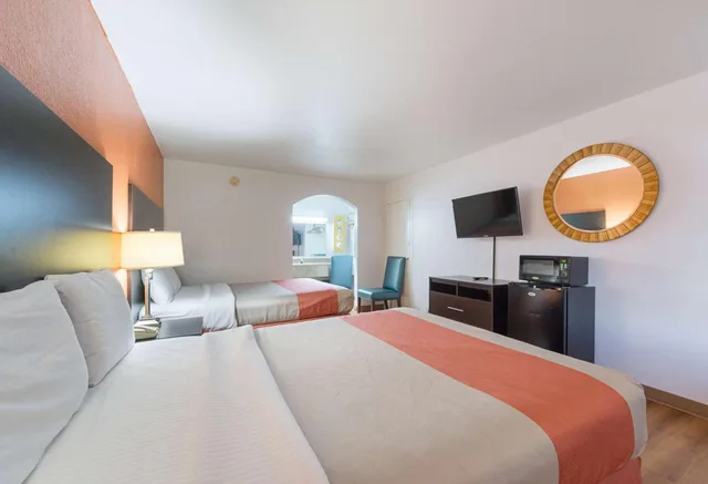 غرفة بسريرين كوين، Motel6 San Antonio, TX - I-10 West 7/10