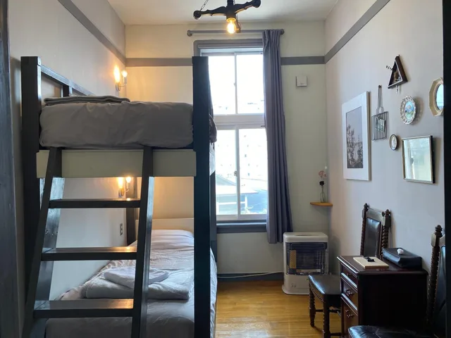 غرفة قياسية بسريرين منفصلين وأسرّة بطابقين بحمام مشترك، Little Barrel Guest House - Hostel 1/1