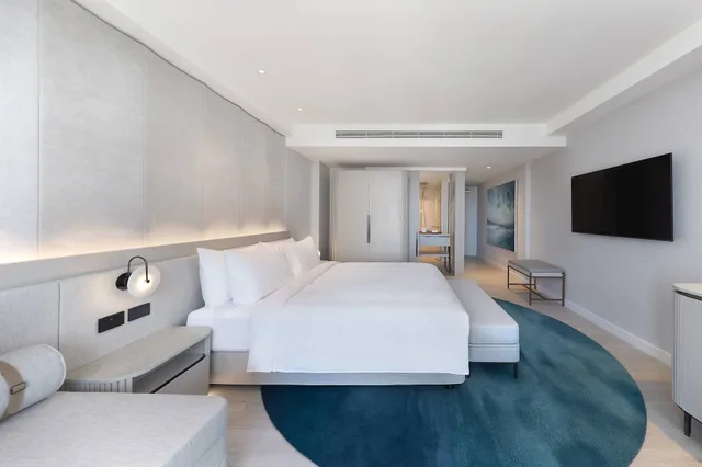 غرفة بسرير كينج بإطلالة على الجبل بشرفة، Jw Marriott Gold Coast Resort Spa 1/3