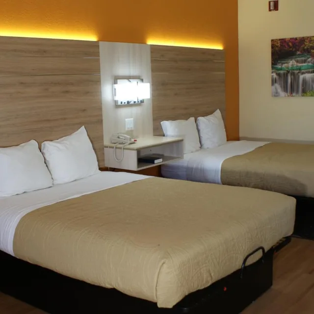 غرفة بسرير مزدوج لذوي الإعاقة، Home Town Inn And Suites 1/4