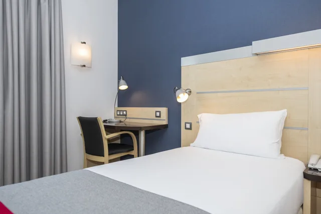 غرفة قياسية بسريرين منفصلين، Holiday Inn Express Barcelona Montmelo 4/7