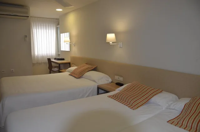 غرفة رباعية، Hotel Balaguer 5/9