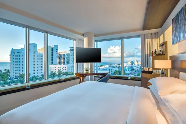 غرفة بسرير كينج بإطلالة على البحر، Hyatt Centric South Beach Miami 4/6