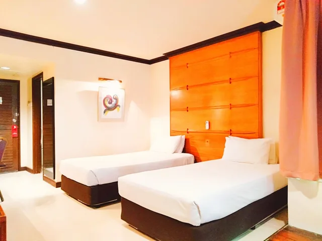غرفة قياسية بسريرين منفصلين، Sutra Beach Resort Spa 1/4