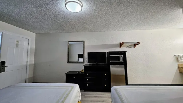 غرفة بسريرين مزدوجين، Budget Inn 4/6
