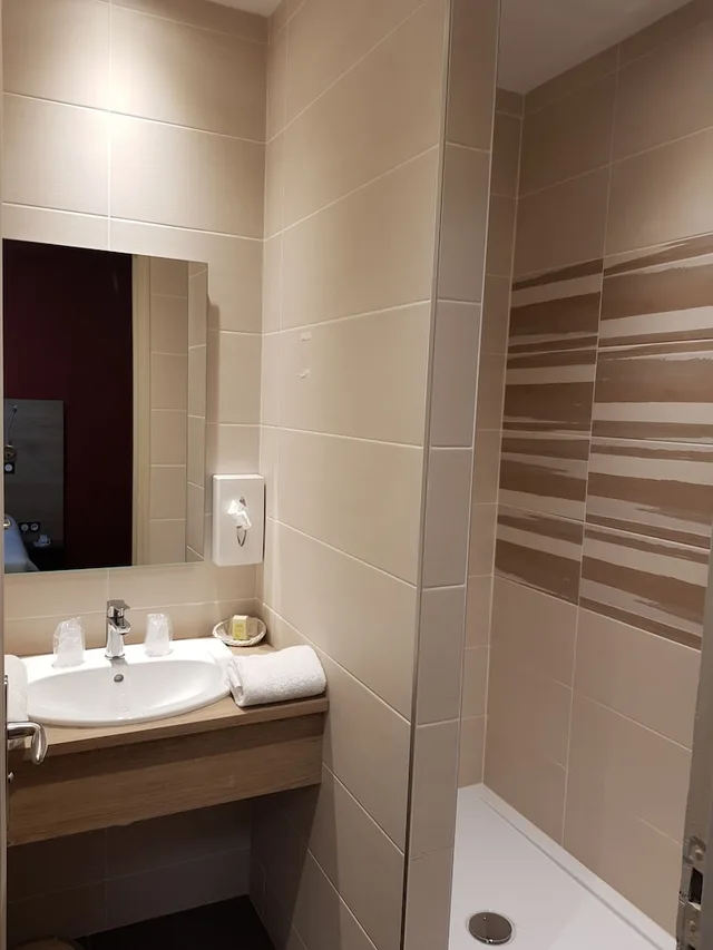 غرفة قياسية بسرير مزدوج، Logis Hotel La Bonne Auberge 4/5