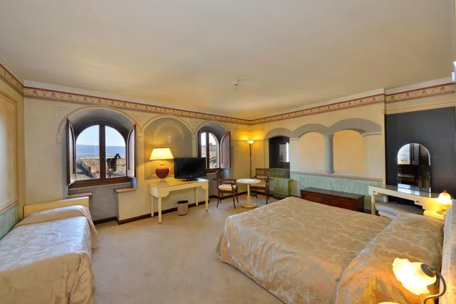 جناح جونيور، Hotel Fonte Cesia 10/10