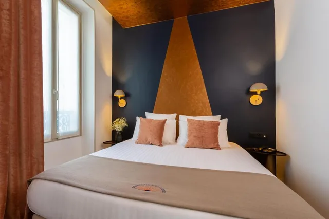 جناح جونيور بسرير كوين مع أريكة، Hotel Sacha 2/6