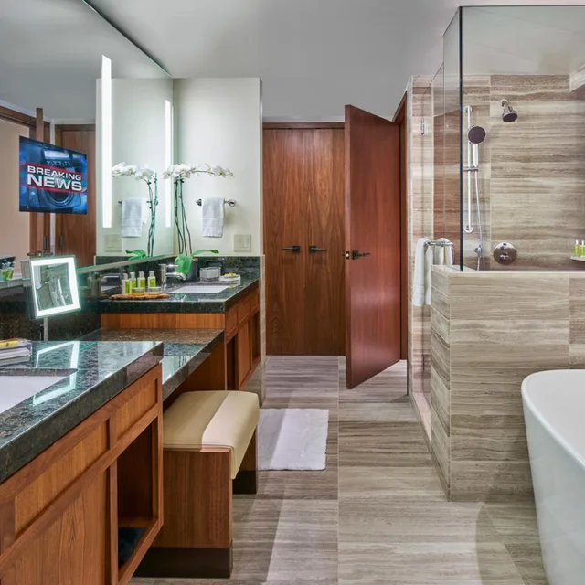 جناح في طابق مرتفع، The Clement Hotel 3/3