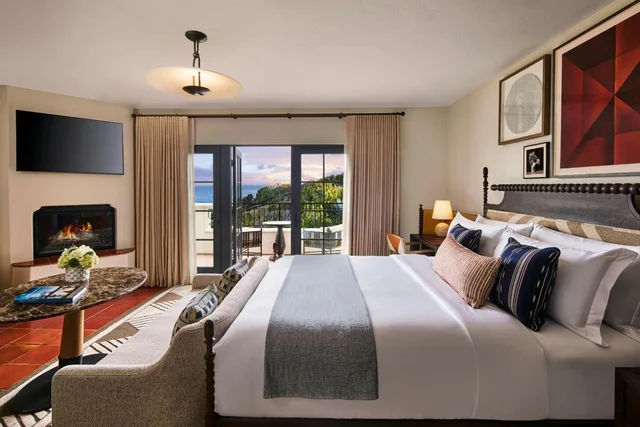 غرفة بسرير كينج بإطلالة على المسبح بشرفة، The Ritz-Carlton Bacara Santa Barbara 10/13