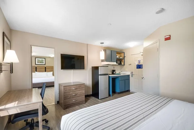 Efficiency, 2 King Beds, Suburban Studios Sterling - Washington Dulles 1/4