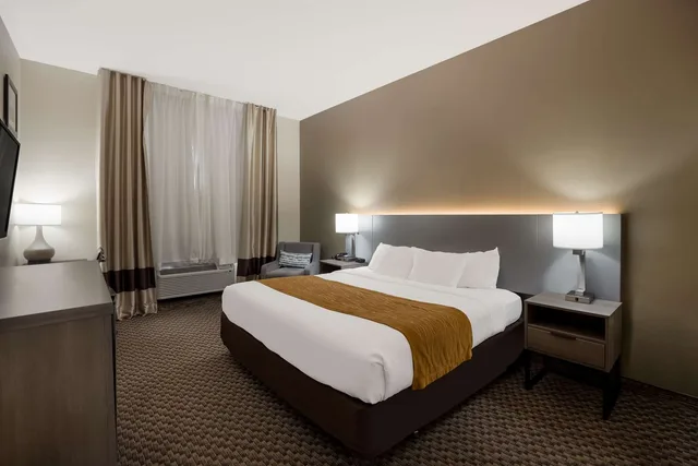 غرفة بسرير كينج لذوي الإعاقة، Comfort Inn & Suites Midway - Tallahassee West 1/4