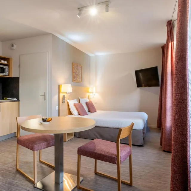 Studio, Double Bed, River View, Appart'hotel Odalys City Nantes Cite des congres 1/1