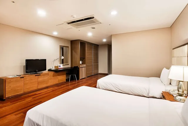 غرفة ديلوكس اقتصادية بسريرين منفصلين، Ramada Hotel & Suites by Wyndham Seoul Namdaemun 2/7