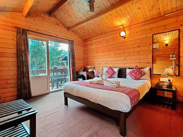 Super, Swiss, Deluxe, Cottage، La Vie Woods 1/3