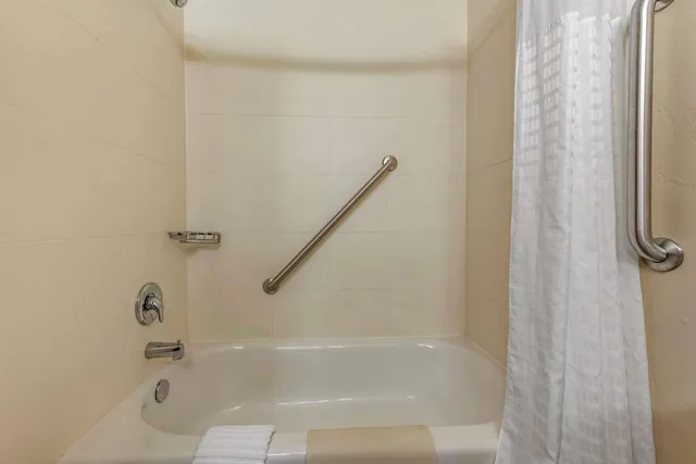 غرفة بسريرين كوين، Quality Inn Dover OH 2/2