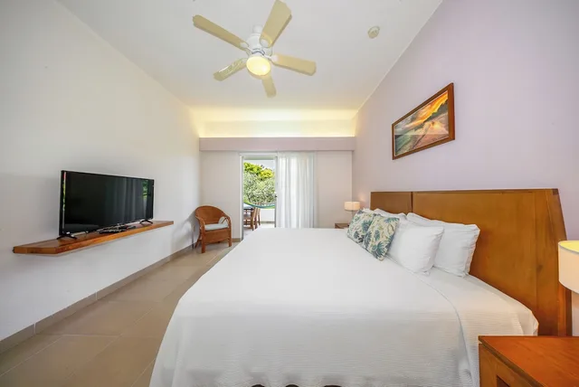 2 Bedrooms, Riviera, 1 King and 2 Double Beds, Garden View، Riviera Maya Suites 8/10