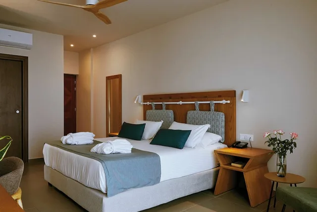 Superior, Double Bed, Lateral Side Sea View, Sofa، GRAND BAY BEACH RESORT KOLYMBARI 1/3