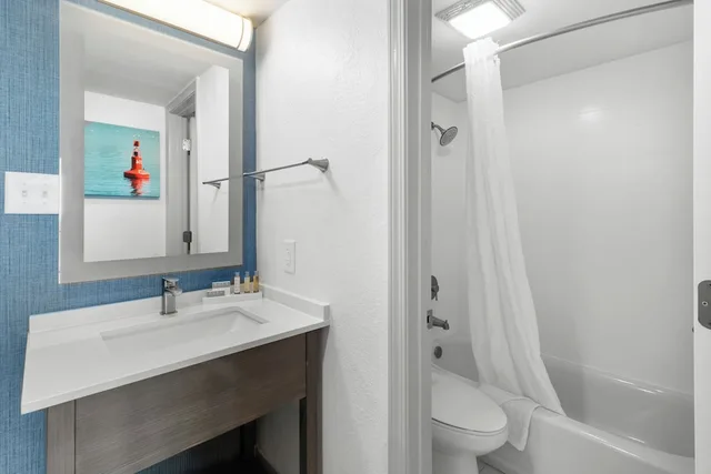 Schooner, Junior Suite, Deluxe, Cabana, 2 Queen Beds, Ocean Front، Compass Cove Resort 6/7