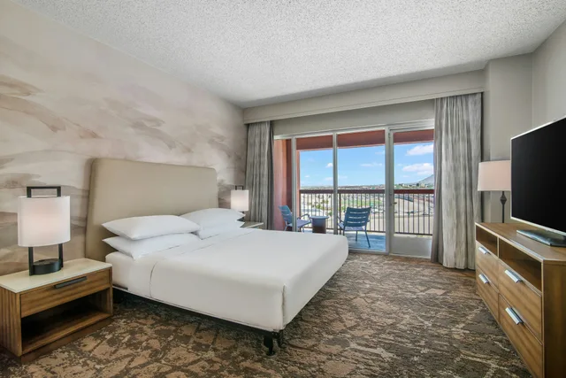 جناح بسرير كينج بشرفة، Embassy Suites by Hilton Albuquerque 2/5