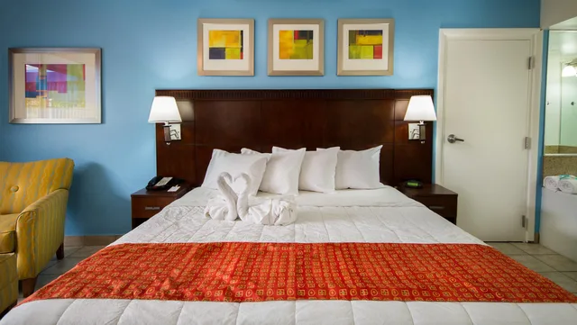 غرفة قياسية بسرير مزدوج، Ramada by Wyndham Hotel & Water Park 2/4
