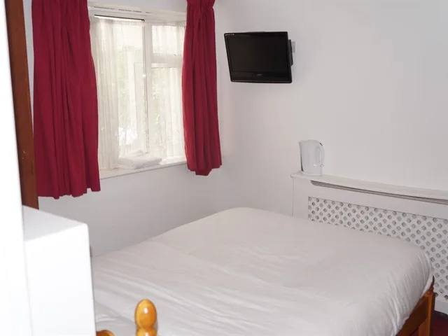 غرفة بسرير مزدوج، Heathrow Inn 1/1