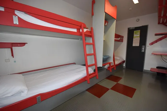 سكن مشترك بأربعة أسرّة للنساء بحمام مشترك، Auberge de Jeunesse Paris - Le d'Artagnan 7/10