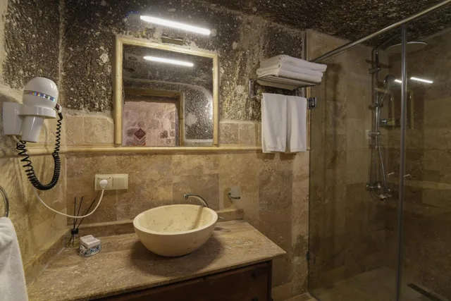 غرفة قياسية ثلاثية، Tekkaya Cave Hotel 2/3