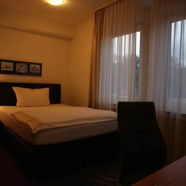 غرفة مفردة، Hotel Burger 6/11