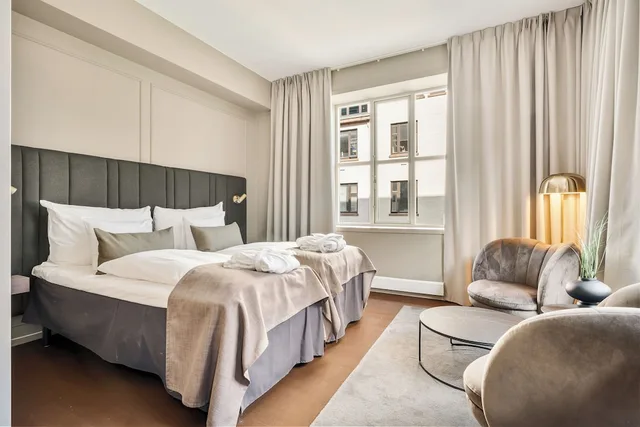 غرفة ديلوكس بسريرين منفصلين مع أريكة، Home Hotel Bryggen 4/7