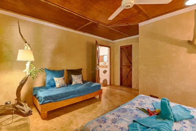 فيلا عائلية بسرير كينج وسرير فردي وسريرين كوين بـ3 غرف نوم مع أريكة، Chalet Tropical Village B&amp;B 8/10
