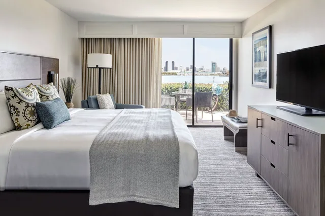 1 Bedroom, Cottage, King Bed, Bay View, Sofa، Marriott Coronado Island Resort Spa 1/6