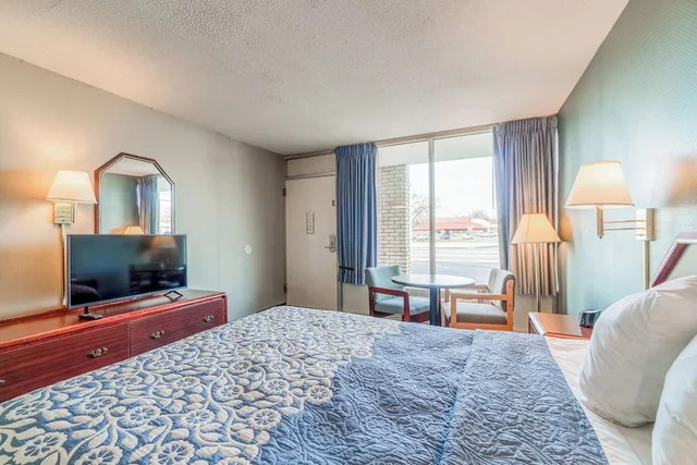 غرفة بسرير كوين للمدخنين، Ozark Junction Inn 4/7