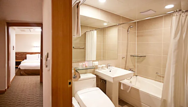 غرفة عائلية بسرير فردي، Hotel Skypark Myeongdong I 6/8