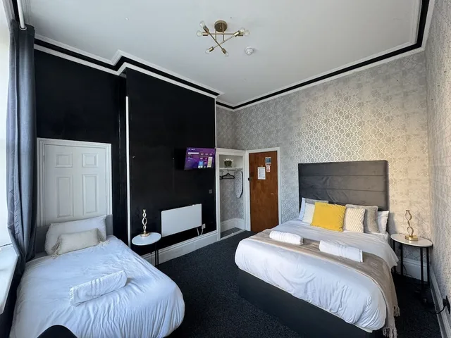 غرفة قياسية ثلاثية بسرير مزدوج وسرير فردي، OYO Marine Parade Hotel Eastbourne Pier 9/10
