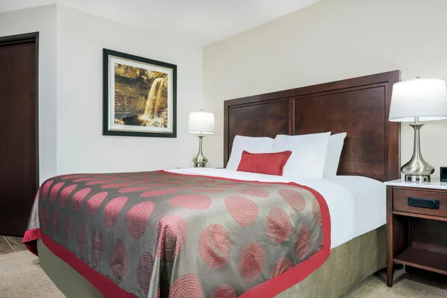 Suite, King Bed, Hot Tub, Ramada By Wyndham Minneapolis Golden Valley 1/5