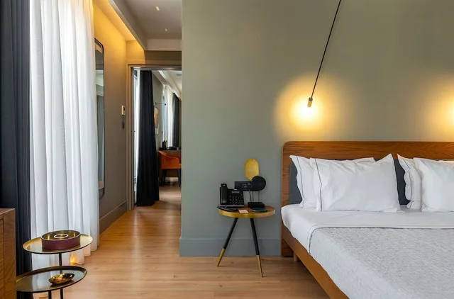 2 Bedrooms, Suite, King and Queen Bed, Acropolis View, Balcony، Bob W Eolou 3/9
