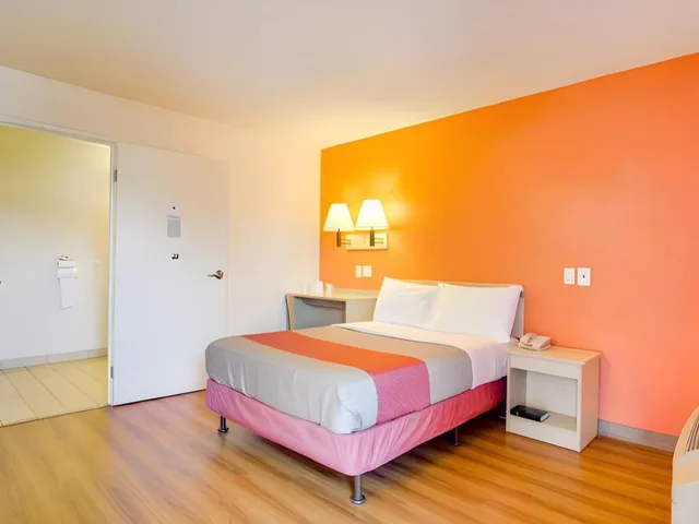 غرفة بسرير مزدوج للمدخنين، Motel6 Tacoma, WA - Fife 4/10