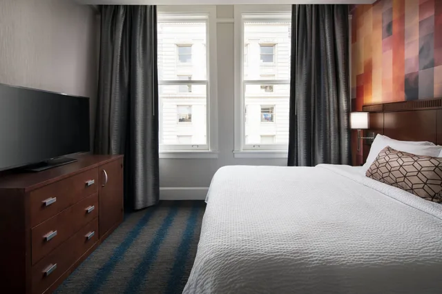 Suite, Double Bed, Courtyard Seattle Downtown Pioneer Square 2/5