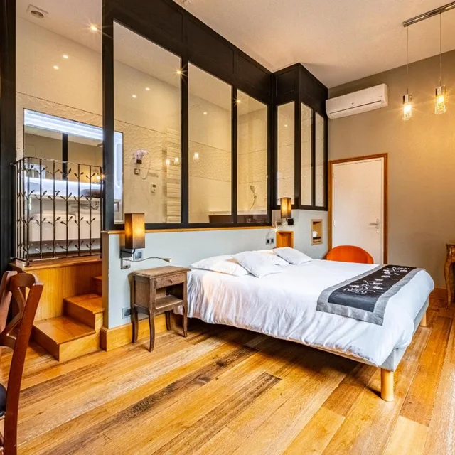 Superior, Double Bed, HOTEL DE LA CÔTE D’OR 1/10