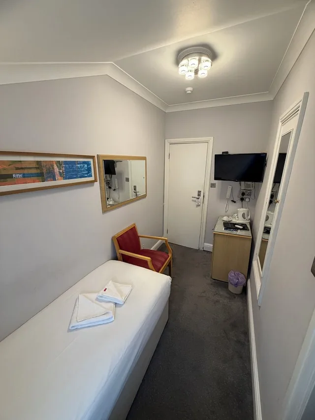 غرفة مفردة، Kingsway Park Hotel At Park Avenue 2/8
