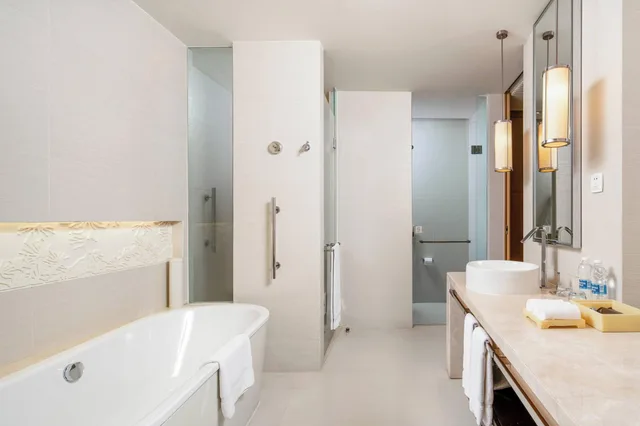 غرفة ديلوكس بسريرين مزدوجين، Renaissance Sanya Resort and Spa 4/6