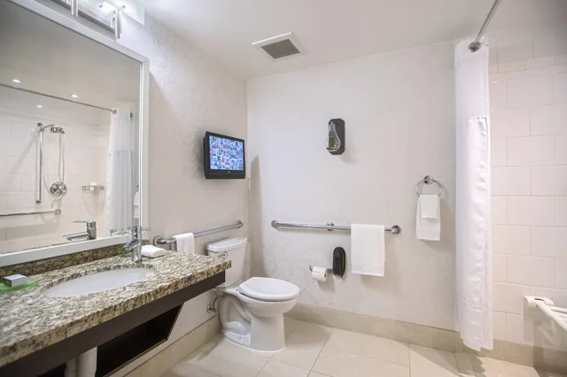 غرفة ديلوكس بسريرين كوين، Renaissance Raleigh North Hills Hotel 7/10