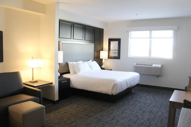 جناح بسرير كينج بمطبخ صغير، Best Western Plus Winkler 3/6