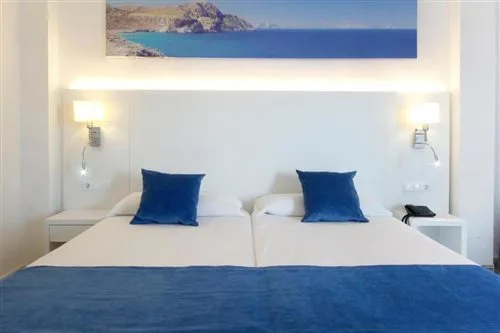 غرفة بسرير مزدوج أو سريرين منفصلين بإطلالة على المسبح، Hotel Ilusion Calma And Spa 2/2